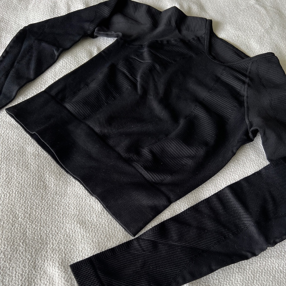 NUX Active Long Sleeve Crop Top - Small, Black